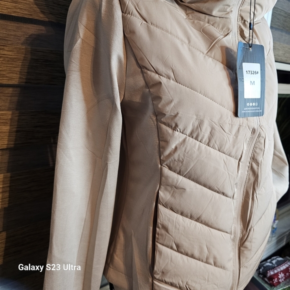 NWT Extra light black Puffer Jacket - Picture 5 of 16